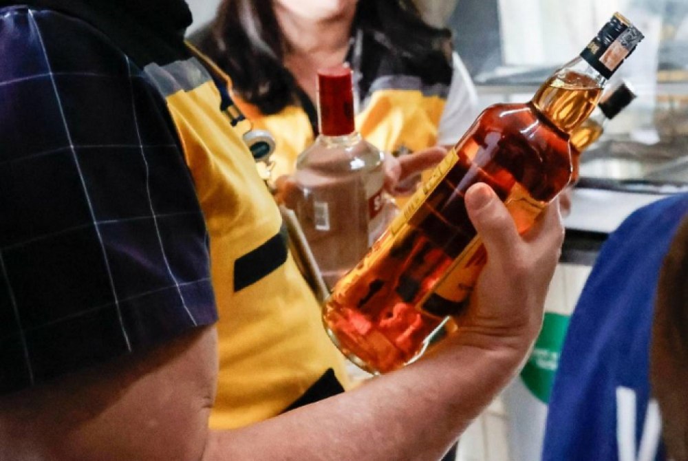 Mercado ilegal de �lcool no Brasil gera preju�zo de R$ 28 bilh�es, aponta estudo.