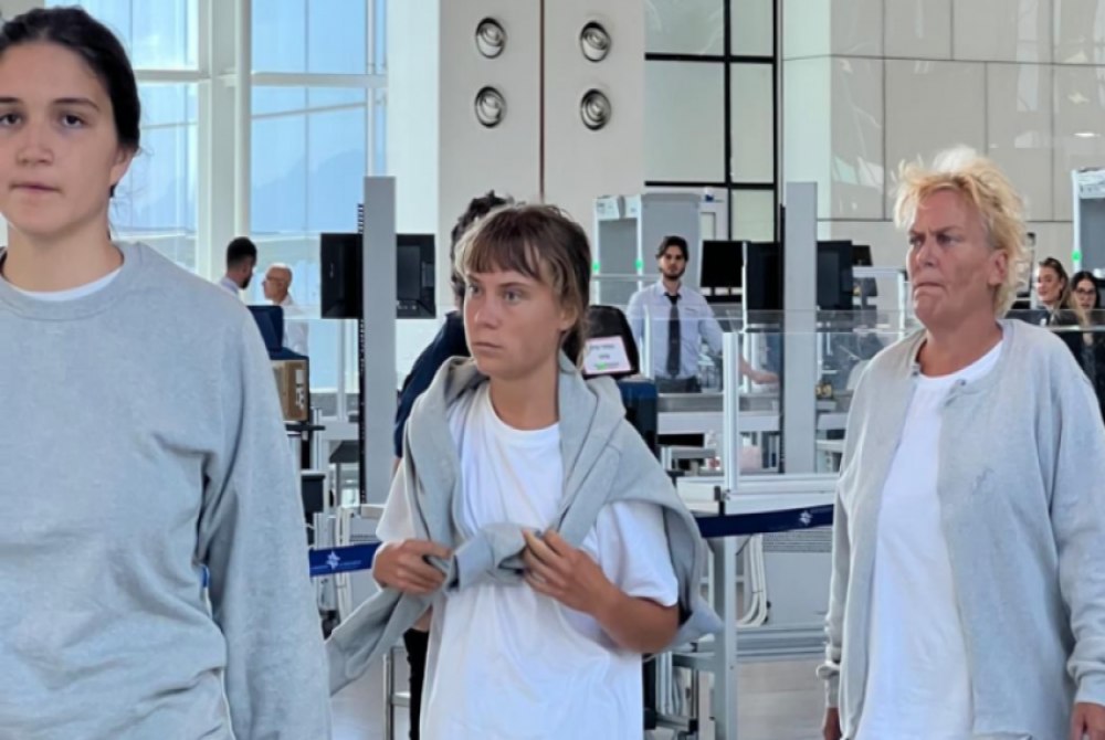 Israel deporta outros 171 ativistas da flotilha para Gaza, entre eles Greta Thunberg.
