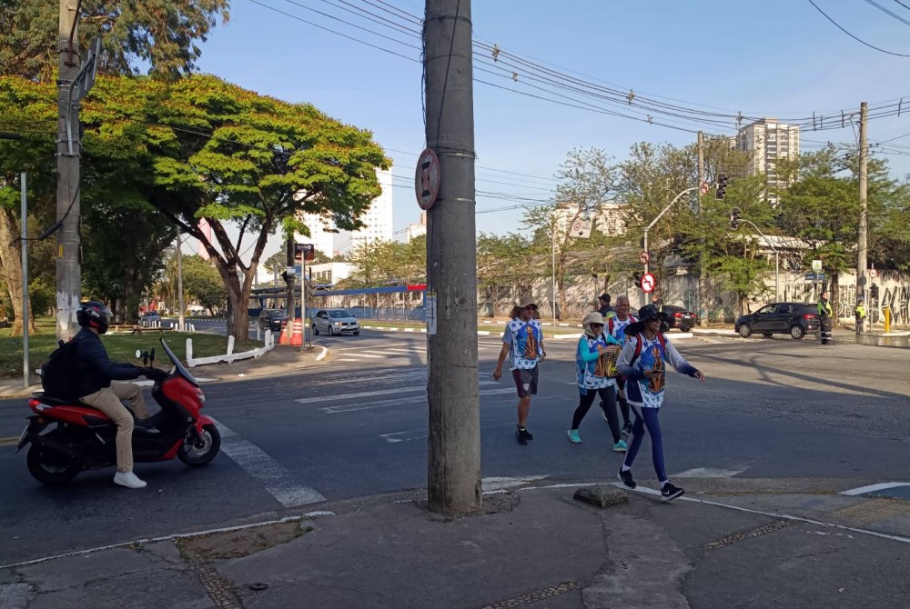 Prefeitura de Guarulhos colabora com peregrinos na passagem pela cidade rumo � Aparecida.