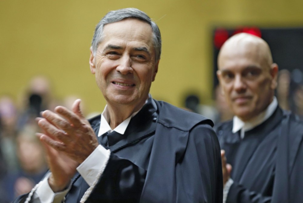 Barroso assina oficialmente aposentadoria e deixa o Supremo.