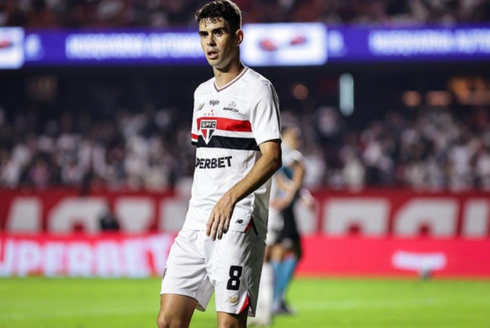 Oscar sofre nova les�o e volta a desfalcar S�o Paulo.