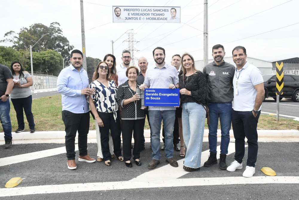 Prefeitura entrega avenida Geraldo Evangelista de Souza para desafogar tr�nsito no centro expandido de Guarulhos.
