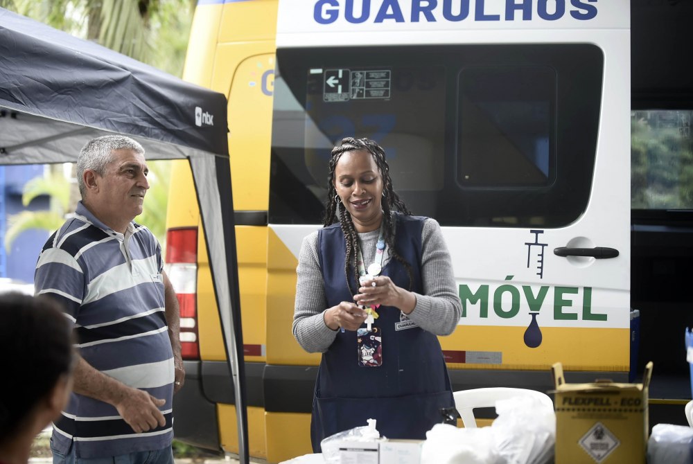 Guarulhos imuniza mais de 1.000 pessoas com Vacim�vel.