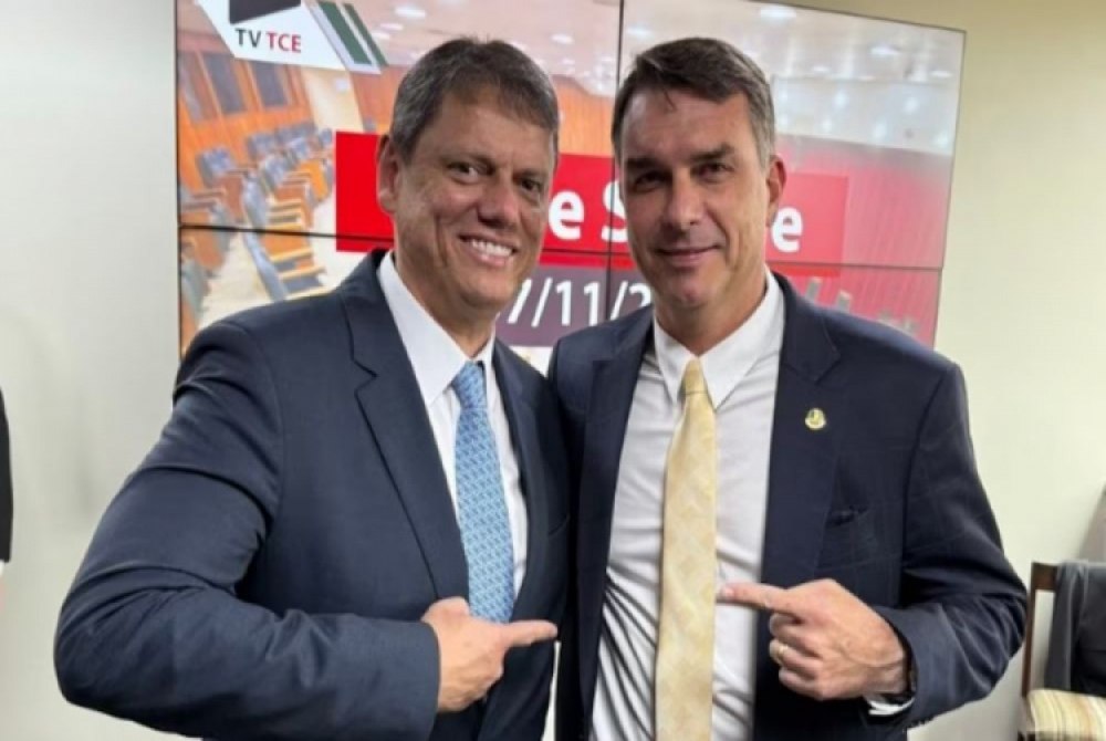 Tarc�sio quebra o sil�ncio e declara apoio a Flavio: Vai contar com a gente.