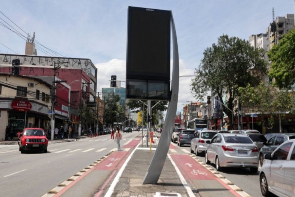 Prefeitura de SP cobra explica��es da Enel sobre quantidade de carros parados em meio apag�o.