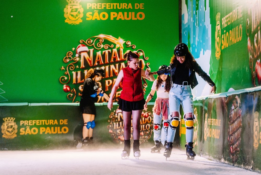 Gratuita, patina��o no gelo no Largo S�o Bento � uma das atra��es do Natal Iluminado.