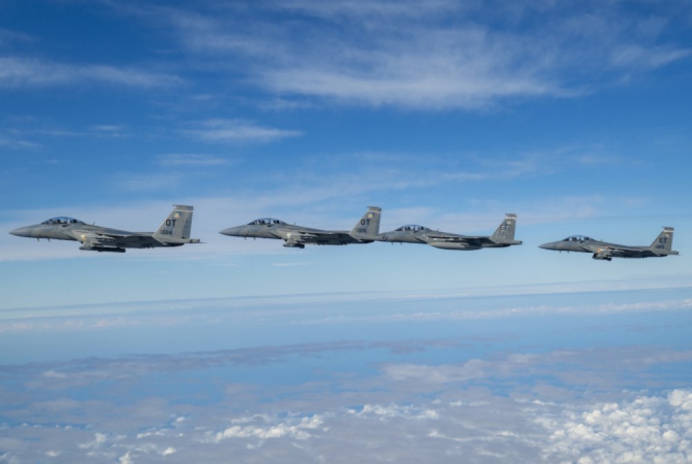 Trinidade e Tobago autoriza EUA a usar aeroportos para pousar avi�es militares.