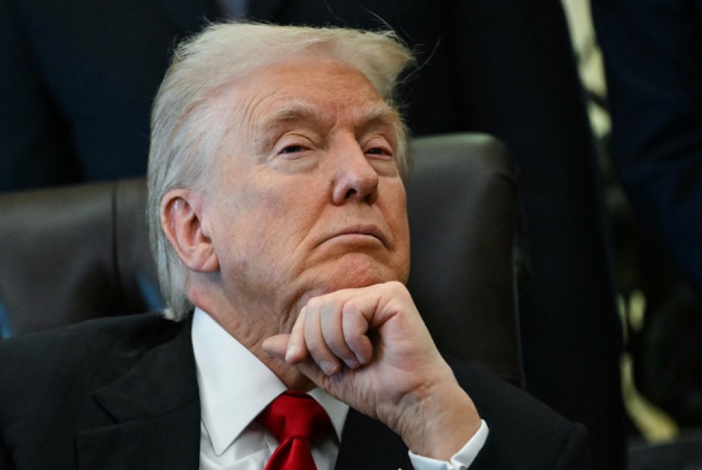Trump anuncia bloqueio total a petroleiros da Venezuela, cerca pa�s e qualifica regime como ?organiza��o terrorista?.