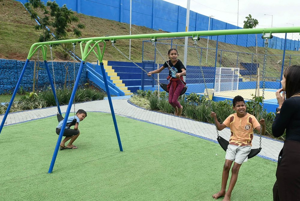 Prefeitura revitaliza Comunidade do Sata com pra�a e espa�o de lazer.