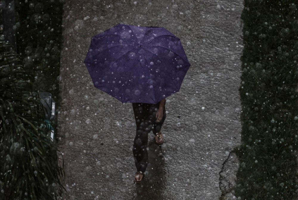 Semana come�a com risco de chuva extrema em v�rias partes do Brasil: ?Grande perigo?