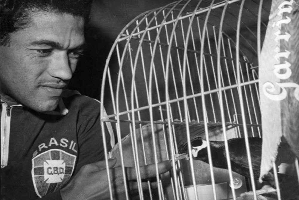 Velado no Maracan�, h� 43 anos, Garrincha sempre reuniu multid�es.