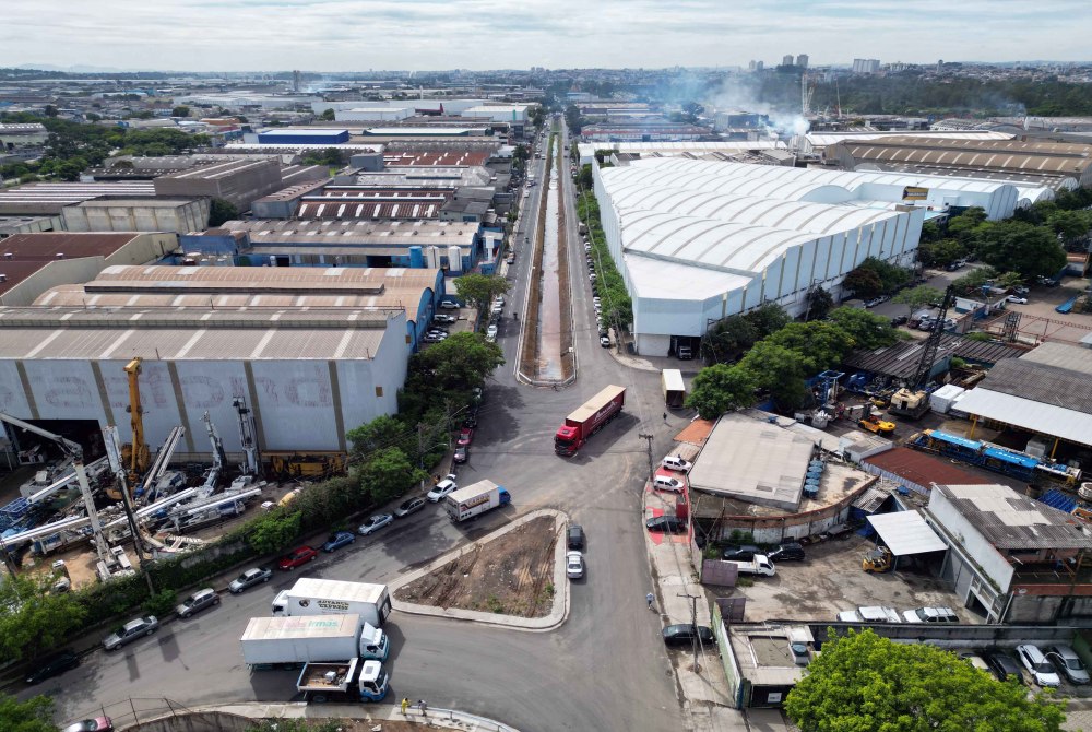 Prefeitura de Guarulhos entrega obras de canaliza��o do c�rrego Panambi.