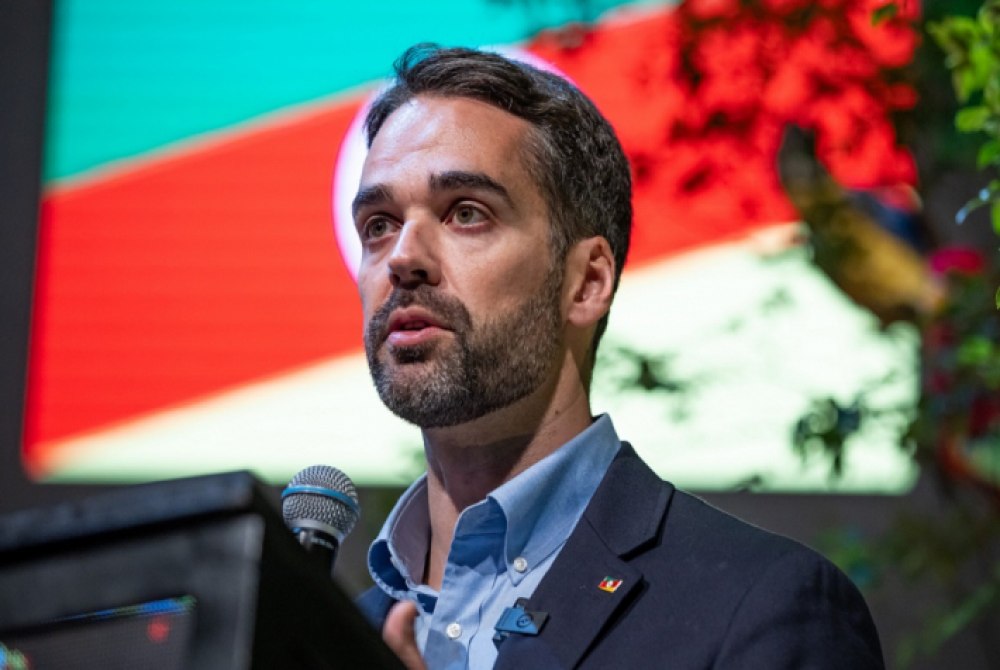 N�o d� para buscar solu��es externas, diz Leite PCC e CV.