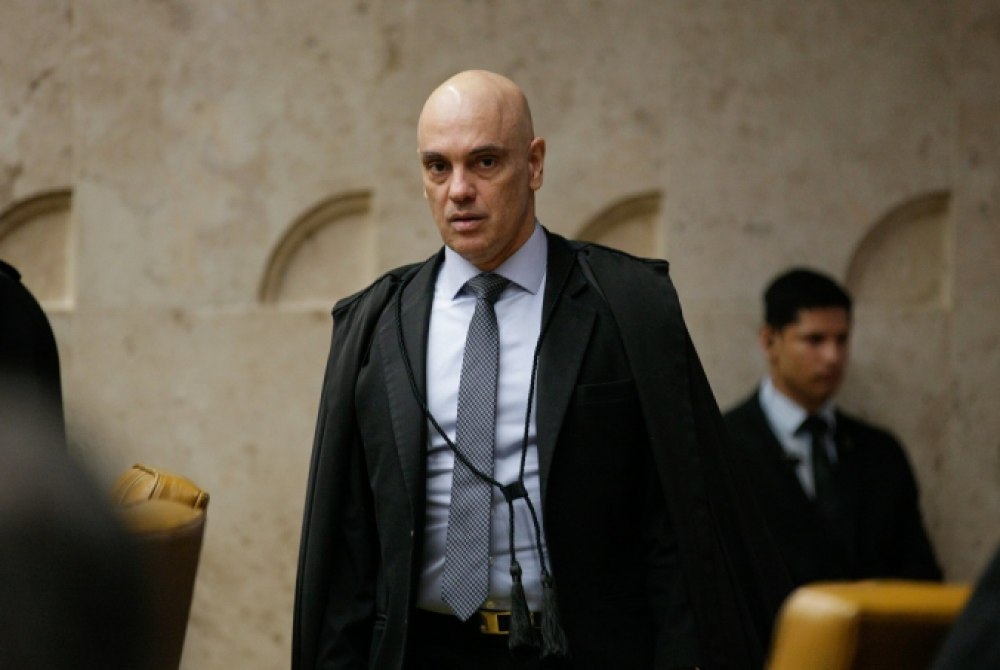 Moraes retrocede e nega que Bolsonaro receba assessor de Trump na pris�o.