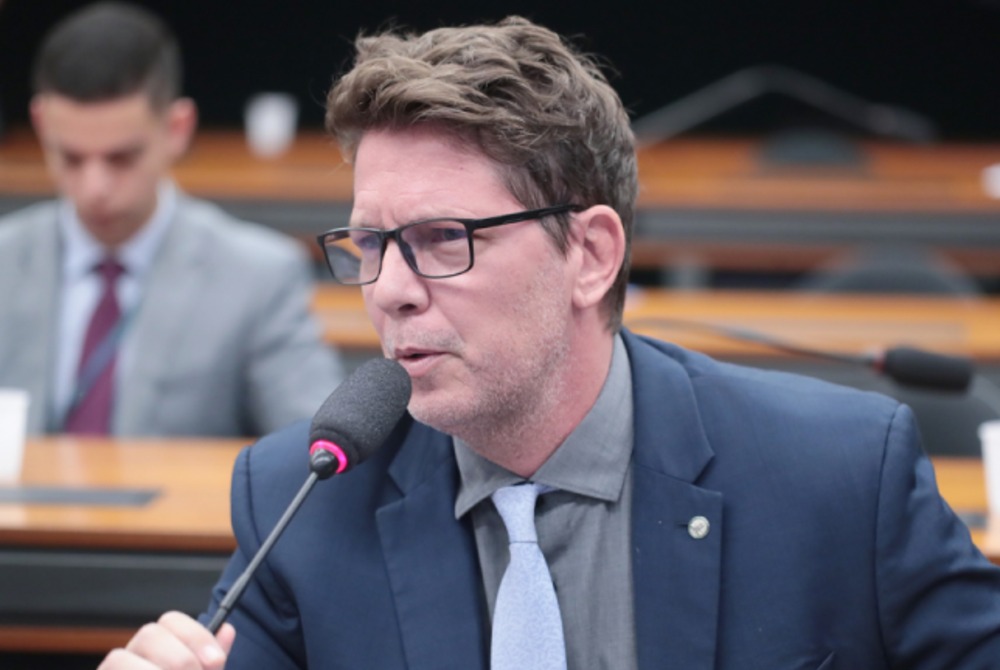 Ap�s interna��o na UTI, deputado Mario Frias recebe alta do hospital.
