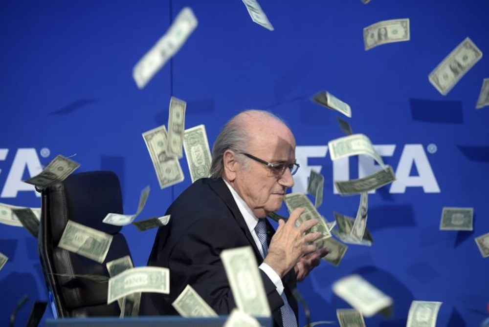 Os maiores esc�ndalos de arbitragem e corrup��o na hist�ria da Copa do Mundo.