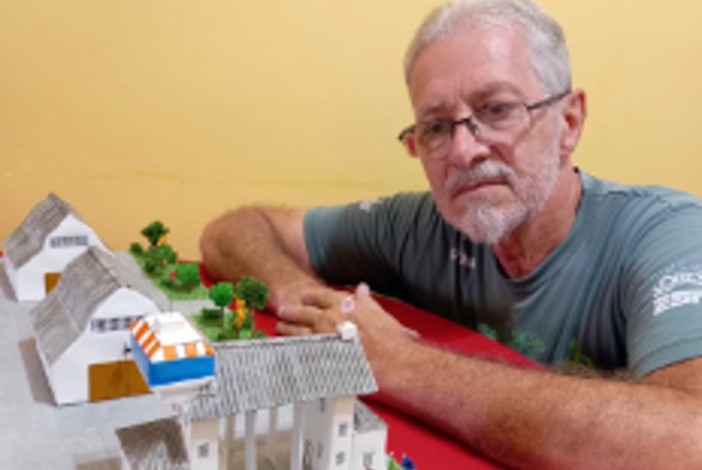 Arquivo Hist�rico Municipal de Guarulhos recebe rep�rter e maquetista Roberto Faria na roda de conversa.