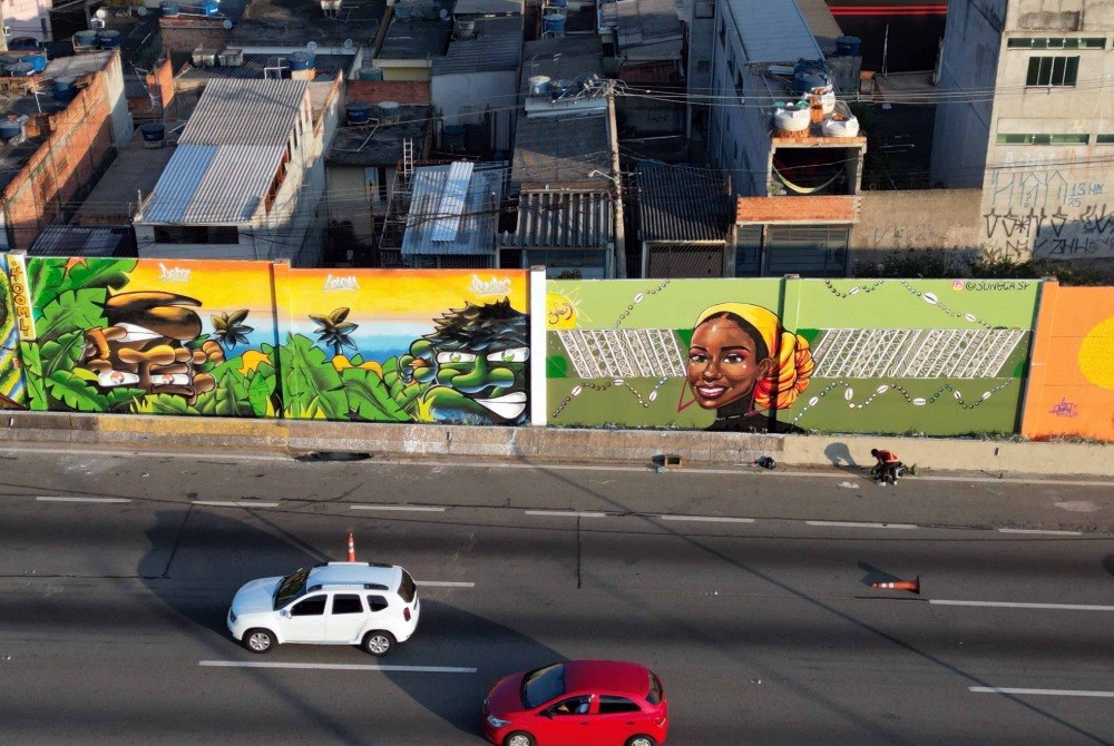 Projeto Grafite transforma barreiras da Via Dutra em galeria a c�u aberto no Jardim Maria Dirce.