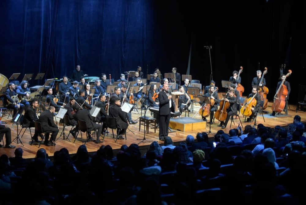 Orquestra Gru Sinf�nica apresenta concerto de obras autorais no Teatro Adamastor.