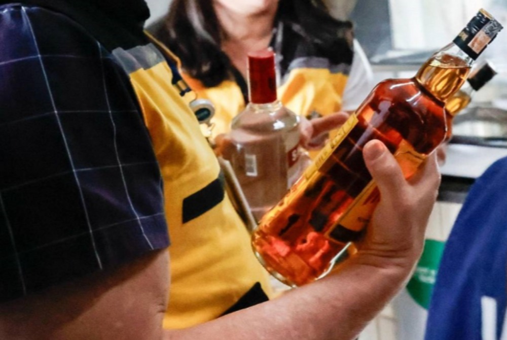 Bebidas alcoólicas, vestuários e produtos esportivos: saiba quais são os produtos mais falsificados do Brasil. Bebidas alcoólicas, vestuários e produtos esportivos: saiba quais são os produtos mais falsificados do Brasil.