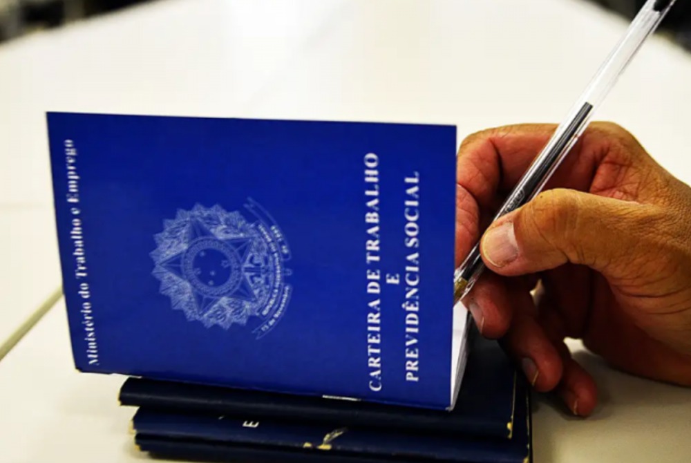 Desemprego atinge 5,8% no trimestre encerrado em abril, diz IBGE. Desemprego atinge 5,8% no trimestre encerrado em abril, diz IBGE.