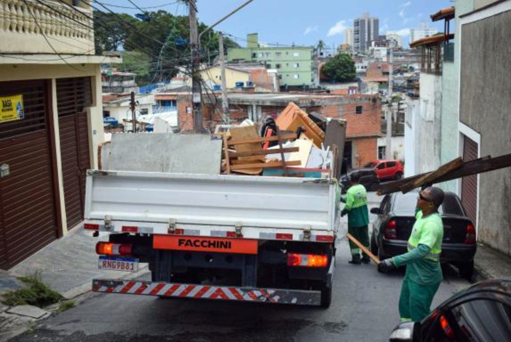 Cata-Tralha atende Jardim Leblon e mais oitos bairros no final de semana.