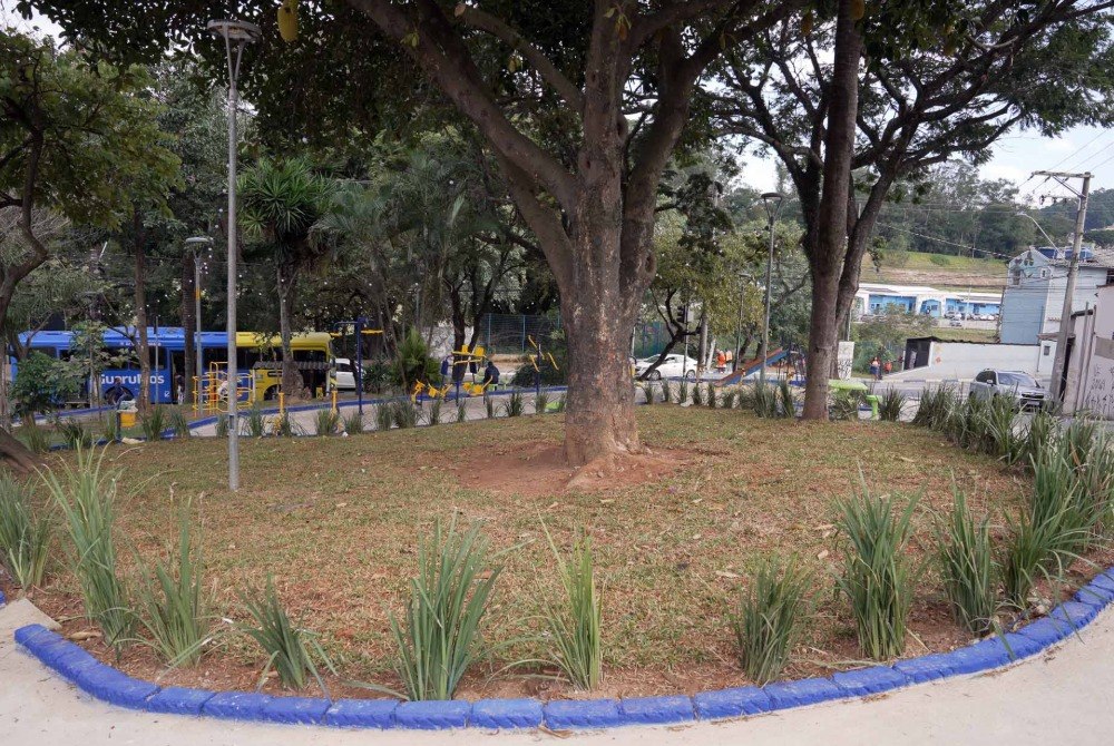 Prefeitura entrega revitaliza��o de pra�a na regi�o do Tabo�o.
