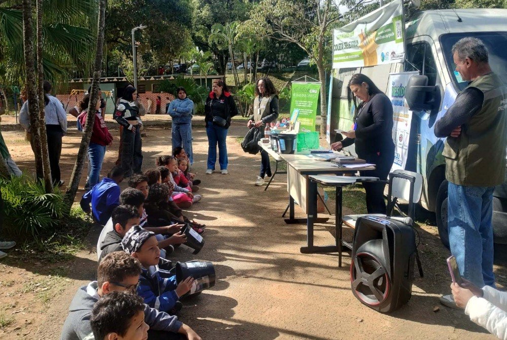Crian�as participam de corrida sustent�vel sobre destina��o correta de res�duos no Zoo Municipal.