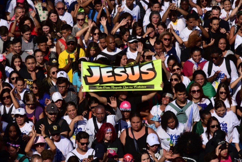 Lula diz que n�o foi � Marcha para Jesus para ?n�o tirar proveito pol�tico de uma coisa sagrada?.