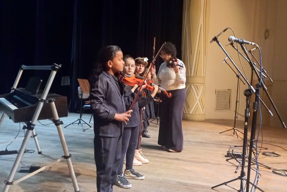 Conservat�rio Municipal apresenta recital de encerramento do Projeto Violino Suzuki no Teatro Padre Bento.