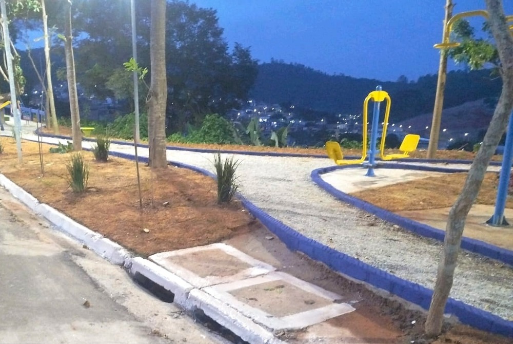 Prefeitura entrega novo espa�o de conviv�ncia no Jardim Fortaleza.