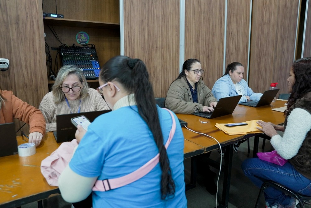 Prefeitura realiza mutirão de empregos com mais de 500 vagas de auxiliar de logística nesta terça-feira. Prefeitura realiza mutirão de empregos com mais de 500 vagas de auxiliar de logística nesta terça-feira.