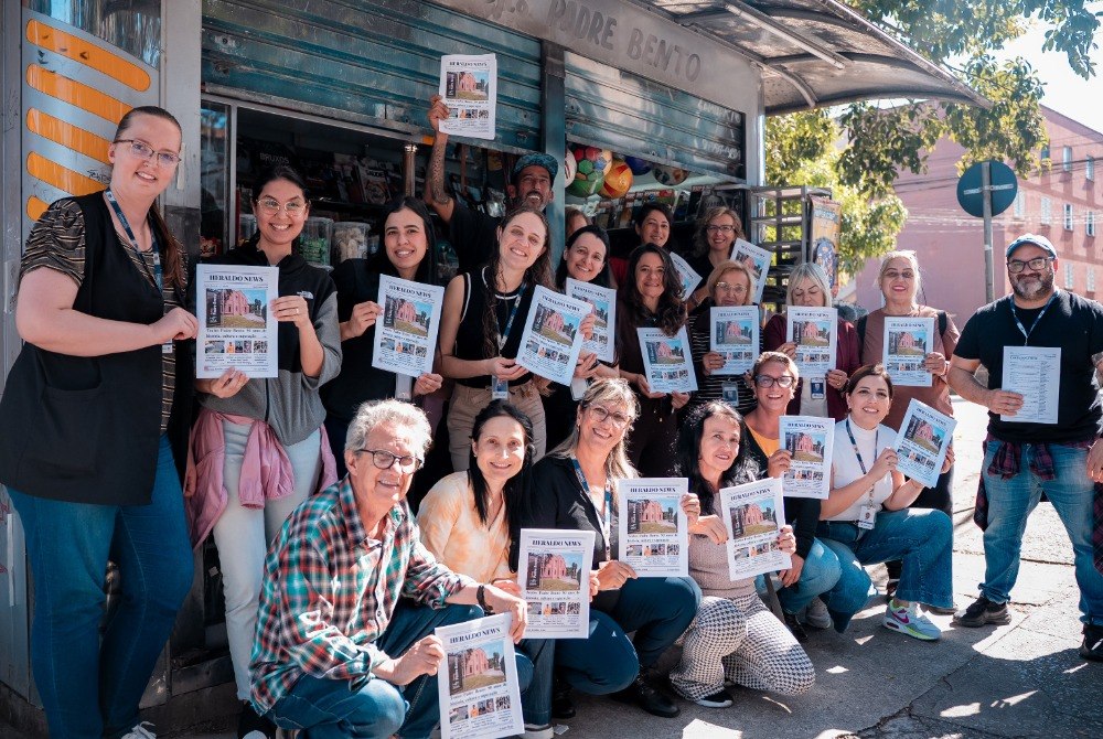 Distribui��o de jornal estudantil no Jardim Tranquilidade mobiliza estudantes e familiares.