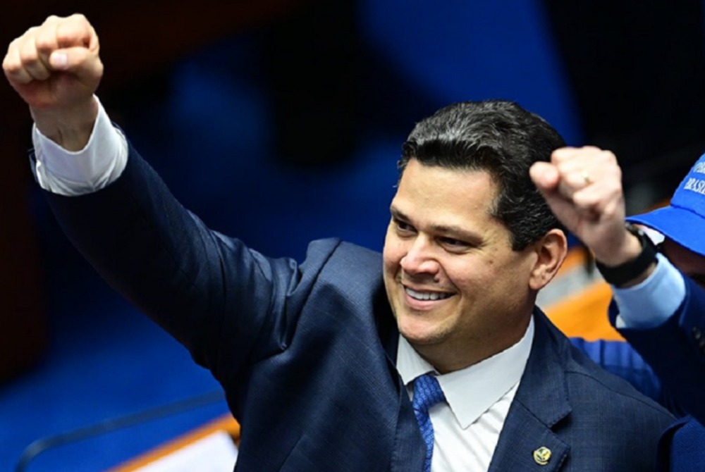 Alcolumbre rebate l�der do PT na C�mara e diz que ?amea�a n�o ser� tolerada?.