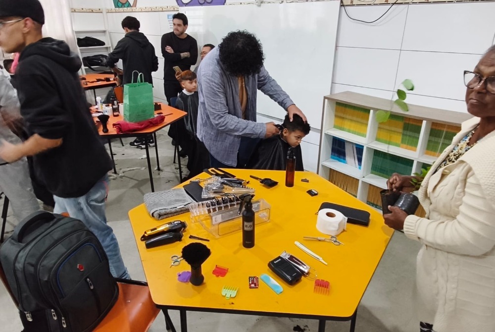 Cerca de 600 pessoas participam de 2� MigraA��o com servi�os para migrantes e refugiados em Guarulhos.