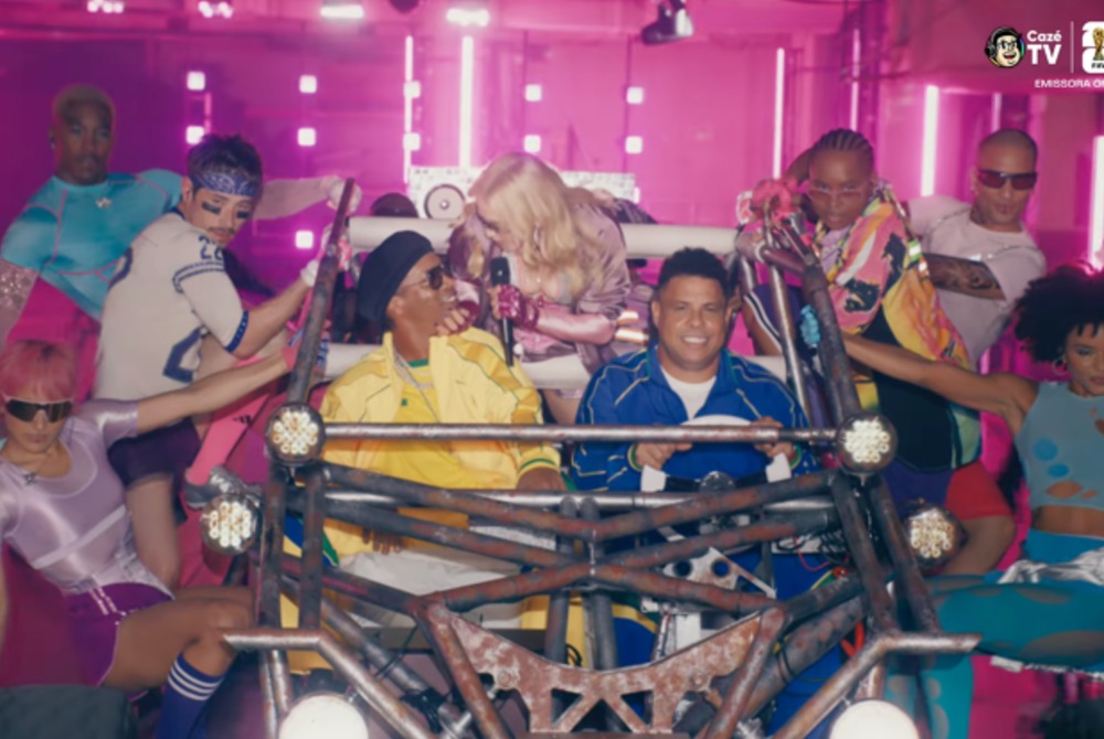 Ronaldinho diz que foi ?privil�gio? receber liga��o de Madonna: ?Muito querida?.