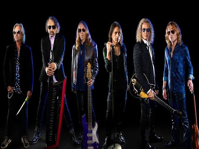 FOREIGNER LAN�A CLIPE �PICO COM TR�S GERA��ES DE VOCALISTAS