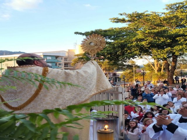 CORPUS CHRISTI NA PAR�QUIA DIVINO ESP�RITO SANTO EM DIVINOL�NDIA