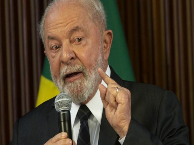 Com 15 mil vagas para brasileiros e estrangeiros, Lula sanciona hoje o programa Mais Médicos
