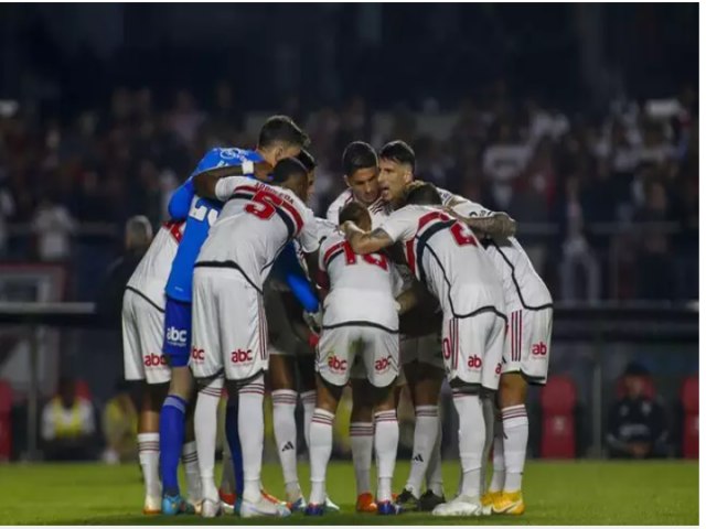 São Paulo bate Corinthians e avança à final da Copa do Brasil  