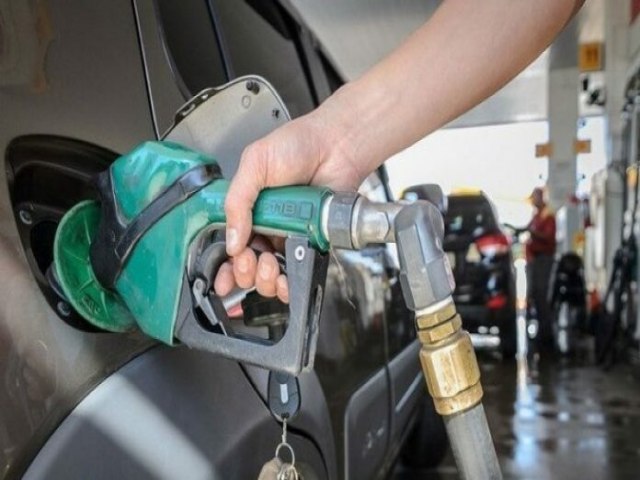 Com volta de impostos federais, preo do diesel deve subir a partir do prximo dia 5 setembro