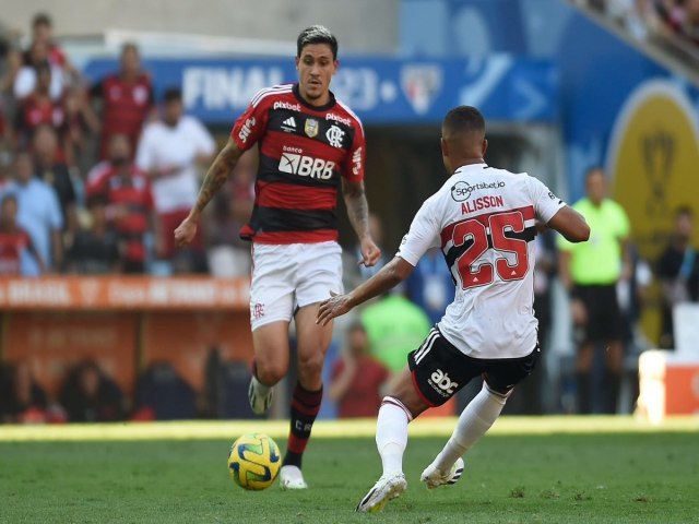 São Paulo vence e sai na frente do Flamengo na decisão da Copa do Brasil