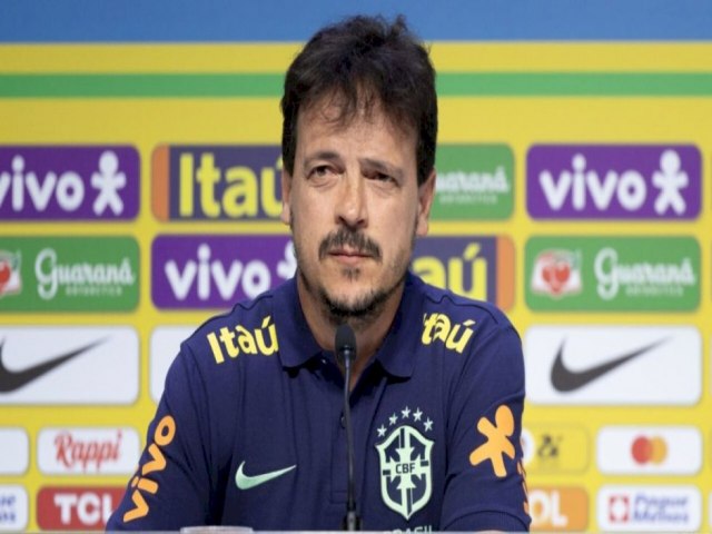 Fernando Diniz se apresenta à seleção brasileira em Cuiabá para partida contra Venezuela