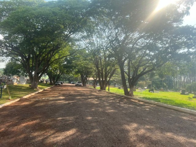 IVINHEMA: Cemitério Municipal já começa a receber cuidados para o dia de finados