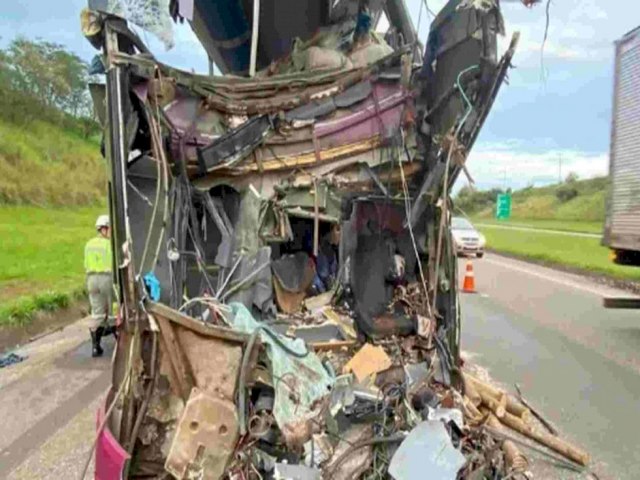 Ônibus que partiu de Mato Grosso do Sul sofre acidente em SP com duas mortes e mais de 40 feridos