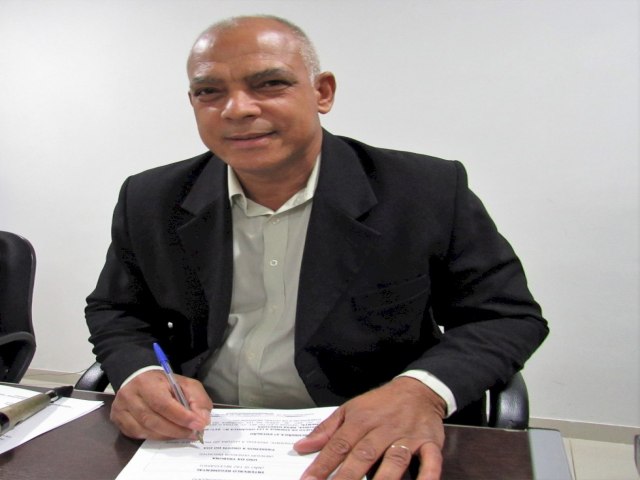 Claudio do Raio-X pleiteia pela reforma de prdios e o patrolamento de estradas vicinais do Distrito de Amandina e que liga ao Assentamento So Sebastio