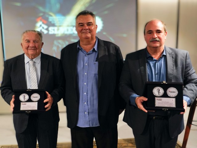 SIMEC entrega a comenda “Mérito SIMEC – Sebastião de Arruda Gomes” para Ariosto Holanda e Maragton Linard
