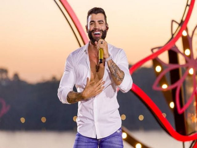 Gusttavo Lima faz show gratuito no pr-carnaval de Aracati  