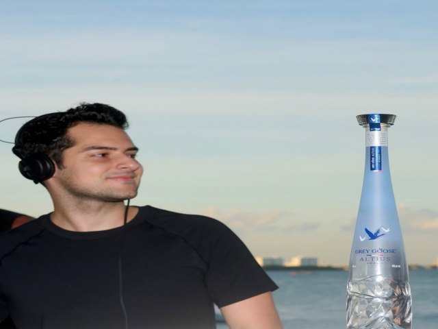 DJ LUCIANO SCALIONI FAZ APRESENTA��ES GLAMOROSAS