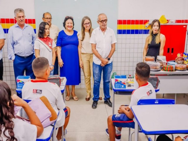 Ccero entrega 33 unidade escolar reconstruda pela Prefeitura